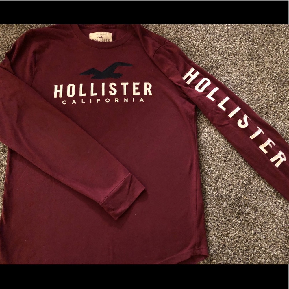 Men’s Hollister long sleeve T-shirt.